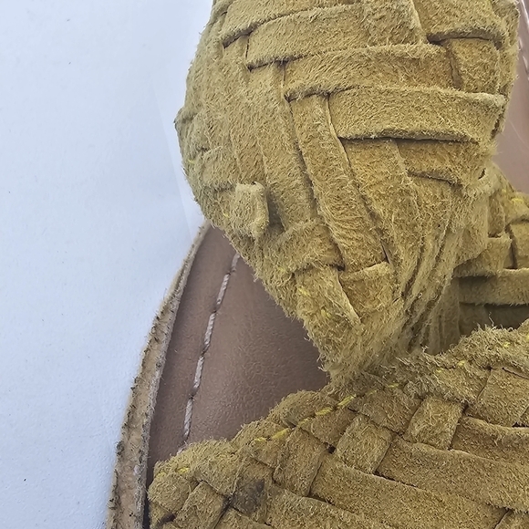 NEW Crevo Yellow Leather Braided Woven Criss Cross Flat Slide Sandals Size 7 - Picture 7 of 12